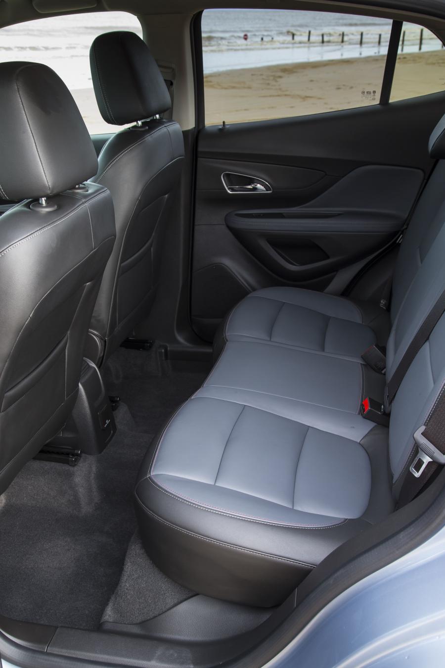  Vauxhall Mokka 2012 года  (фото 44 из 365)